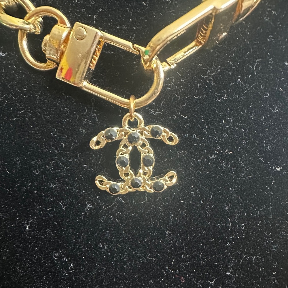 Gold Chain Necklace with Pendant - Picture 2 of 3